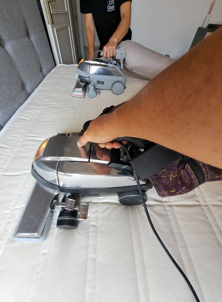 UV-C Tiefenreinigung der Hotelmatratze